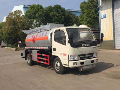 程力威牌CLW5070GRY5型易燃液体罐式运输车