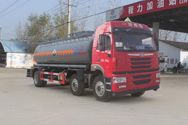程力威牌CLW5250GFWC5型腐蚀性物品罐式运输车