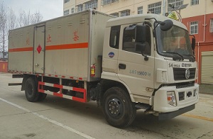 东风153易燃液体厢式运输车