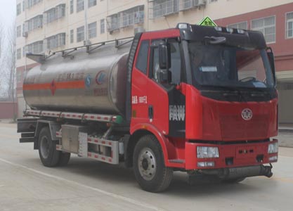 程力威牌CLW5180GYYLC5型铝合金运油车