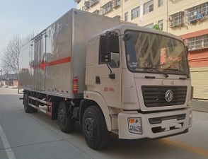 东风易燃气体厢式运输车（6*2）
