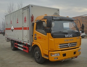 程力威牌CLW5114XFWE5型腐蚀性物品厢式运输车