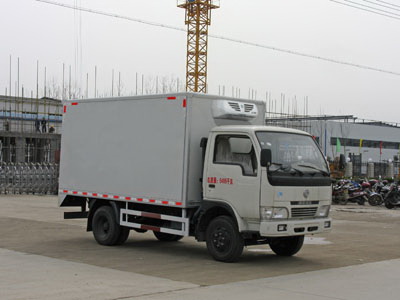 程力威牌CLW5050XLC3型冷藏车