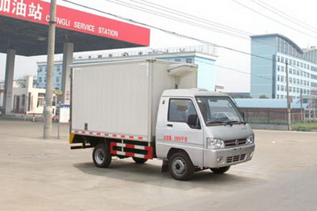 程力威牌CLW5031XLC4型冷藏车