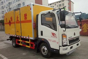 程力威牌CLW5044XRQZ5型易燃气体厢式运输车
