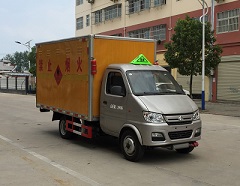 程力威牌CLW5030XRQSC5型易燃气体厢式运输车