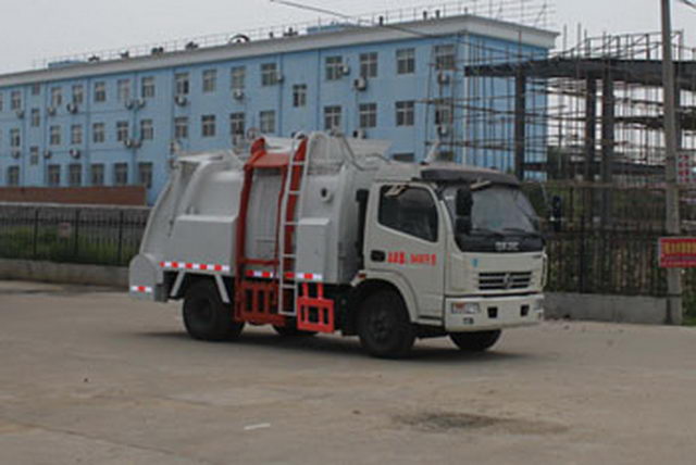 程力威牌CLW5081TCA4型餐厨垃圾车